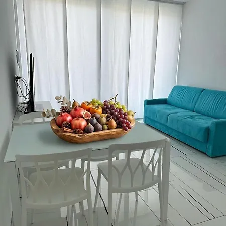 Perla Con Terrazzo E 2 Posti Auto Apartmán *