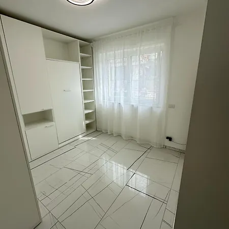 Perla Con Terrazzo E 2 Posti Auto Apartmán *